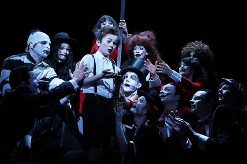 15_Assassins,%20Johannes%20Herndler,%20Ensemble,%20©Reinhard%20Winkler_@1x