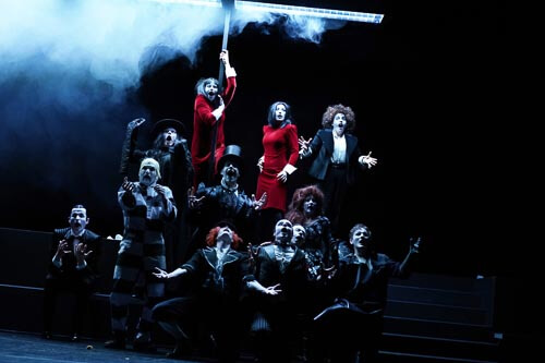 17_Assassins,%20Ensemble,%20©Reinhard%20Winkler_@1x