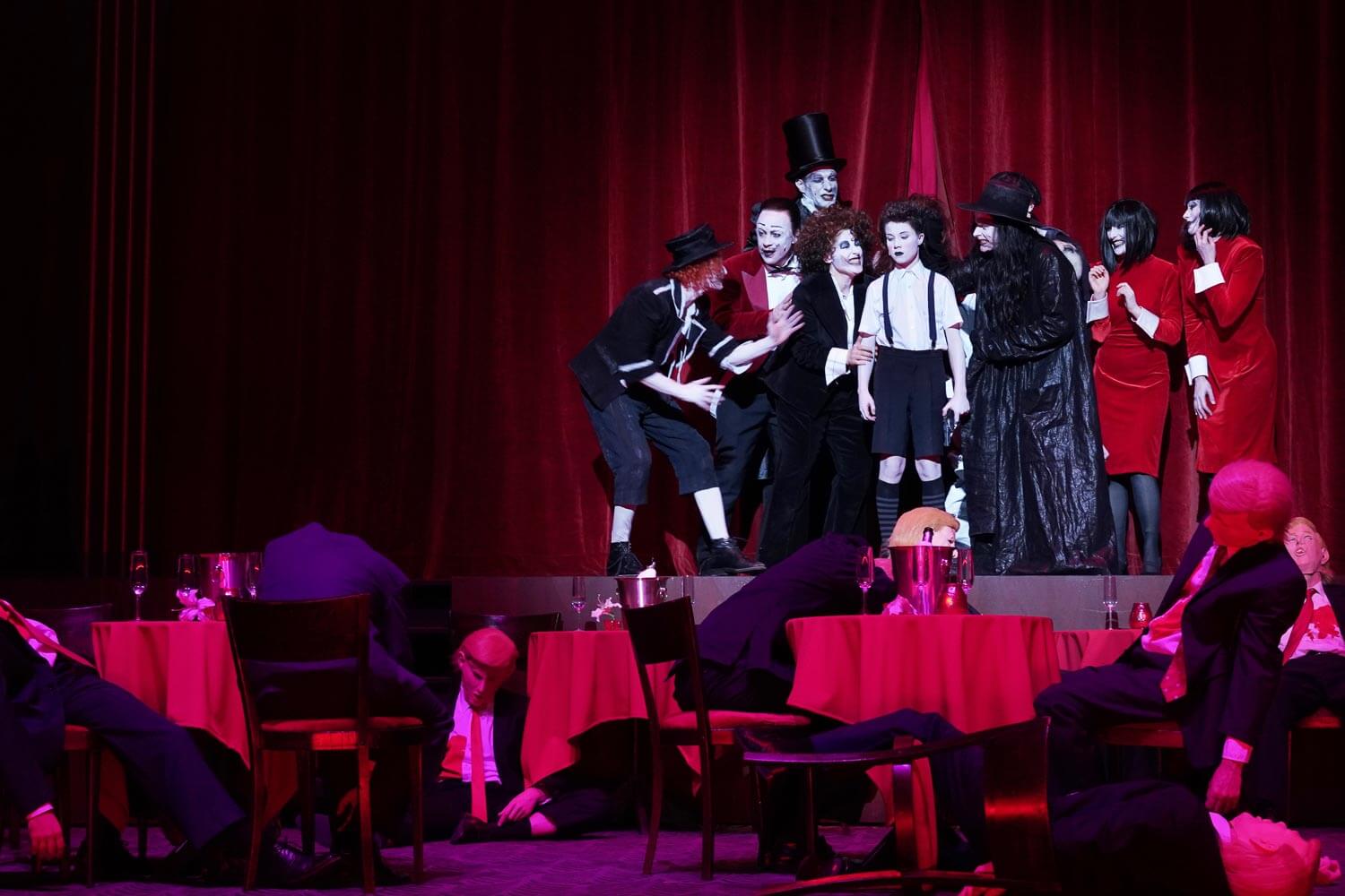 22_Assassins,%20Johannes%20Herndler,%20Ensemble,%20©Reinhard%20Winkler_@3x